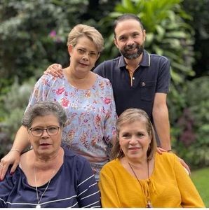 Meet your Posher, Laura